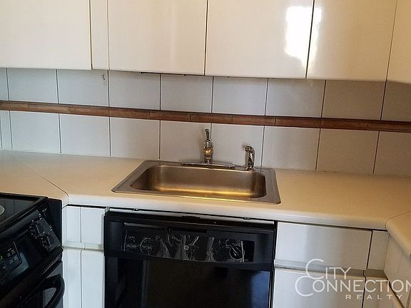 5th image of 312 E 42nd St #2803
