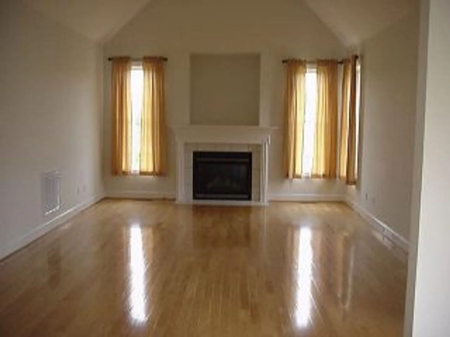 Blacksburg, 3 BR / 2.5 BA Available August 14 — Photo 4