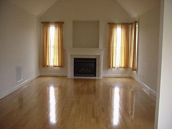 4th image of 504 Wildflower Ln