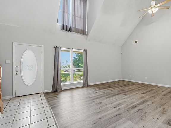 4th image of 217 W Rae Dr