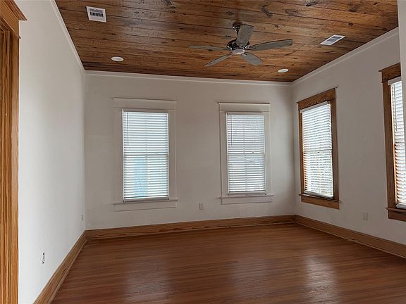 4th image of 1014 Avenue M