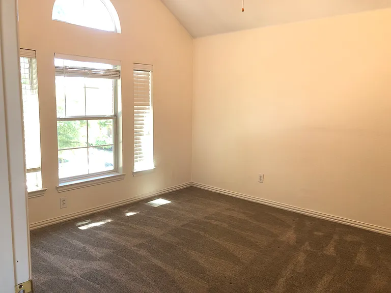 1709 Oak Brook Ln — Photo 18