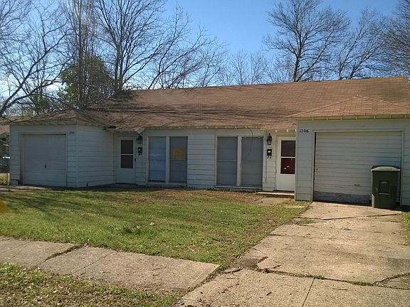 3rd image of 1208 White Ave