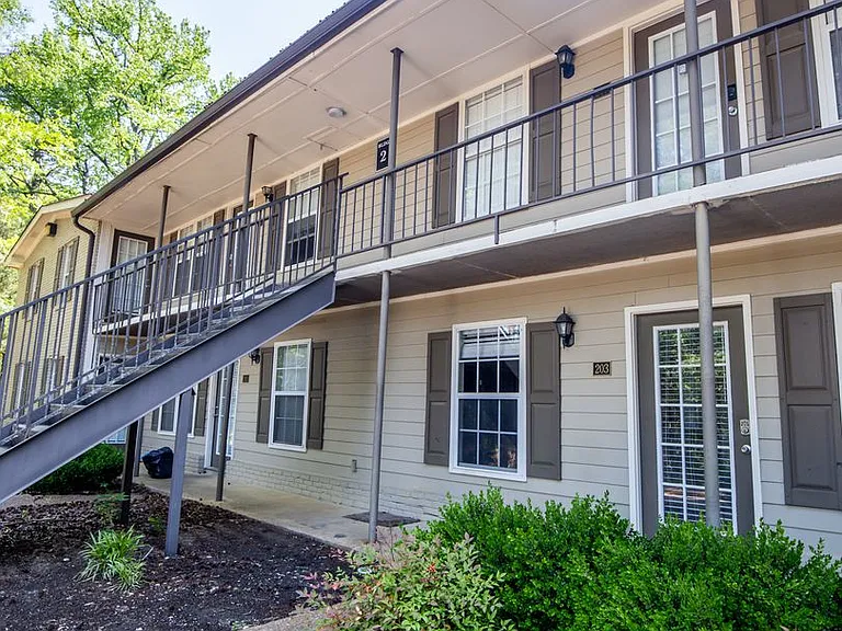 1100 Park Ln #201 — Photo 1
