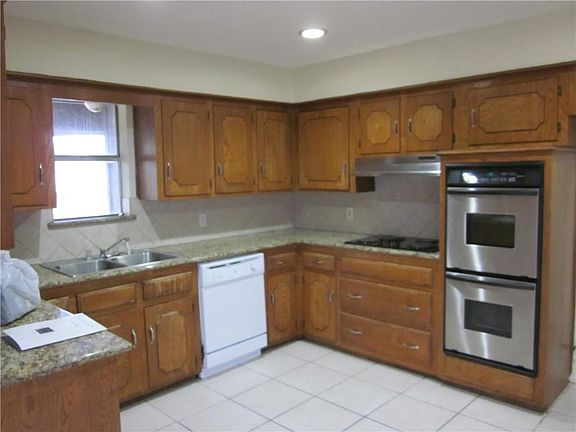 4th image of 616 Woodhaven Pl