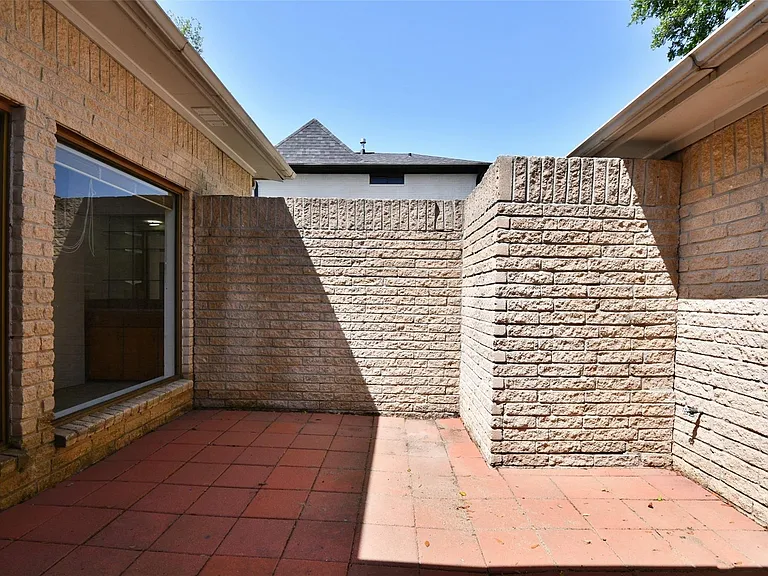 7718 Moondance Ln — Photo 28