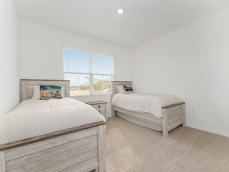 4086 NW 48th Ter — Photo 32