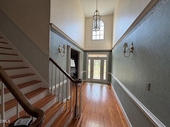 5th image of 449 Somerset Way