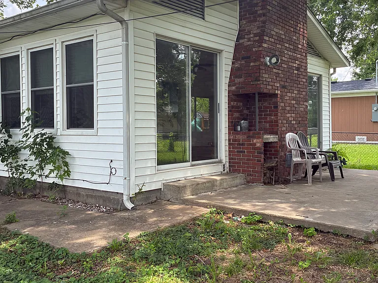 2902 S Park Ave — Photo 9