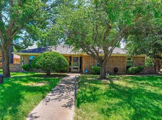 1910 Greenbriar Ct, Gainesville, TX 76240