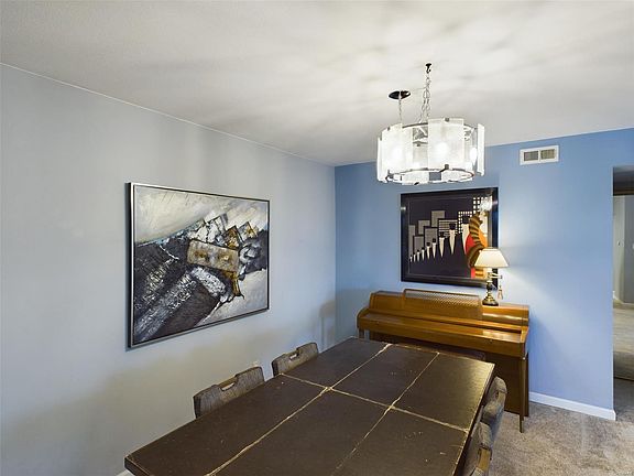 5th image of 920 Guelbreth Ln APT 304