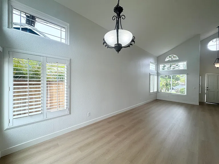 3413 Caseras Dr — Photo 6