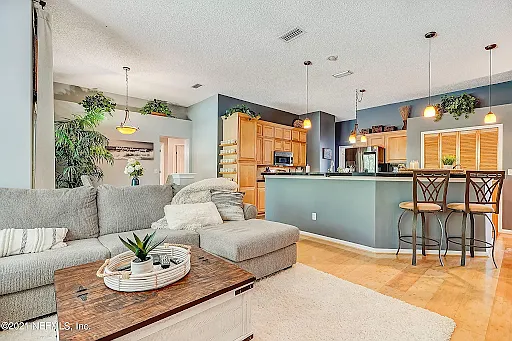 1555 Lakeway Dr — Photo 18