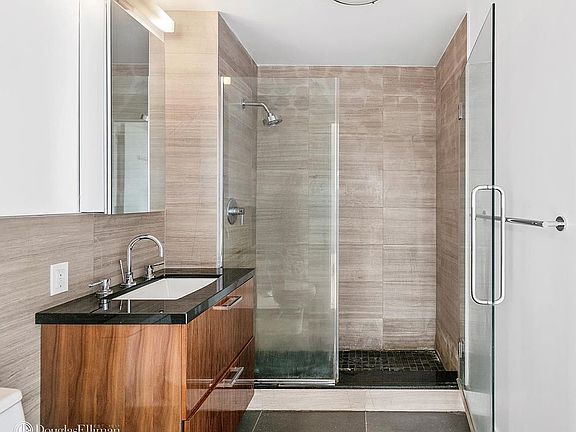 5th image of 253 4th Ave Unit 8E