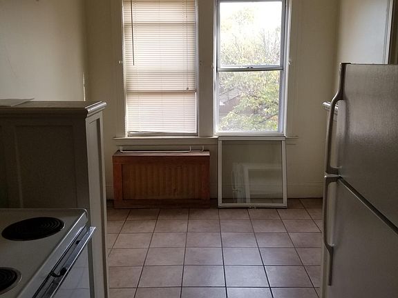 5th image of 9 Evergreen Ave APT C8