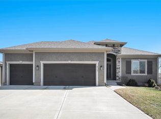 9715 Carbondale St, Lenexa, KS 66227