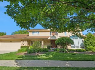 2445 Vicki Ln, Northbrook, IL 60062