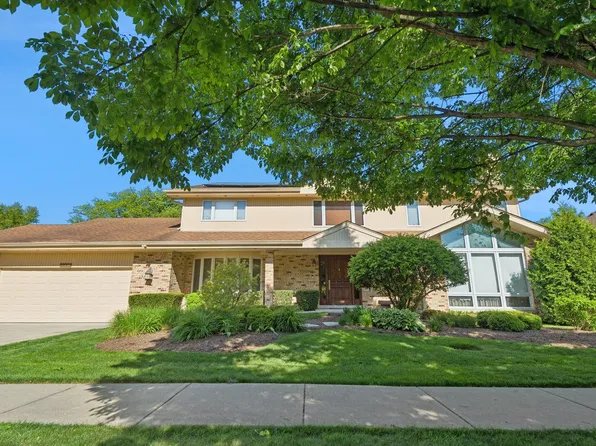 2445 Vicki Ln, Northbrook, IL 60062