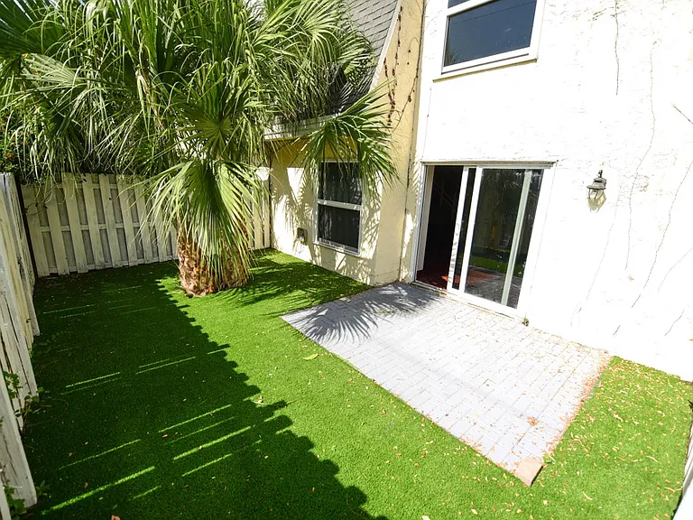 Pelican Pointe — Photo 18