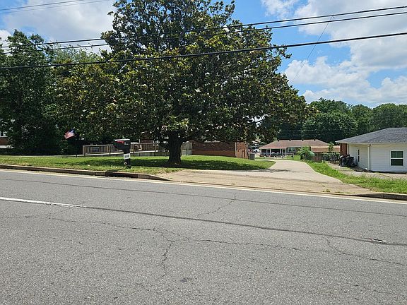2nd image of 608 Dover Rd