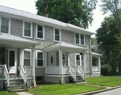 1st image of 19 Woodland Ct