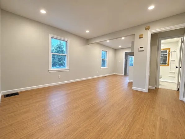 135 Handel Rd, East Hartford, CT 06118