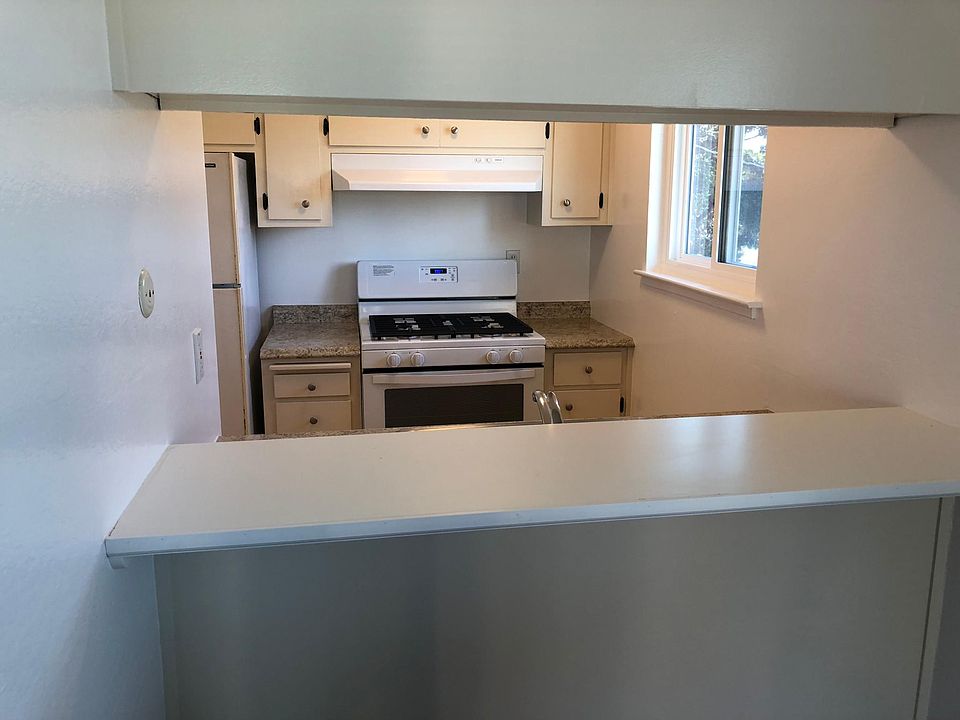 2nd image of 700 Solano Ave #5