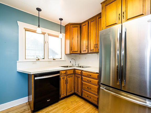 4th image of 2301 Lakeshore Dr