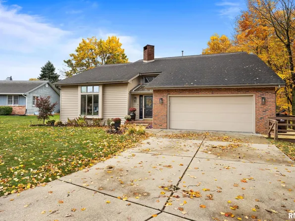 912 W Baybrook Ct, Peoria, IL 61615