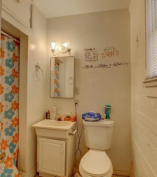 193 W Washburn Ave #A — Photo 7