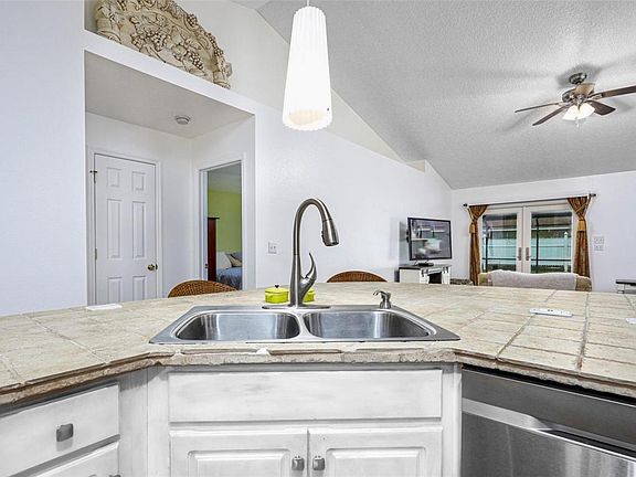 5th image of 8 Ethel Ln