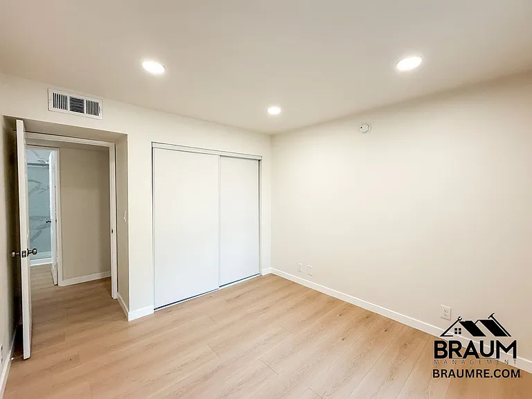 4404 Stern Ave — Photo 21