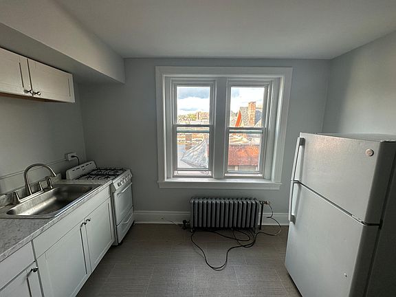 2nd image of 520 Virginia St #542528645