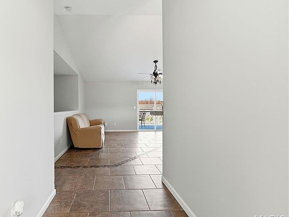 5th image of 7 Bridle Spur Ct