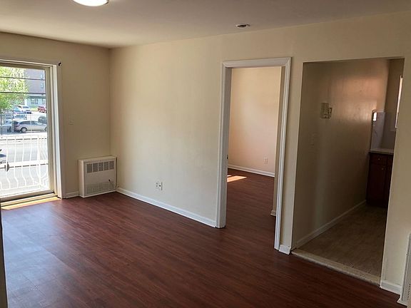 4th image of 8245 164th St APT 3