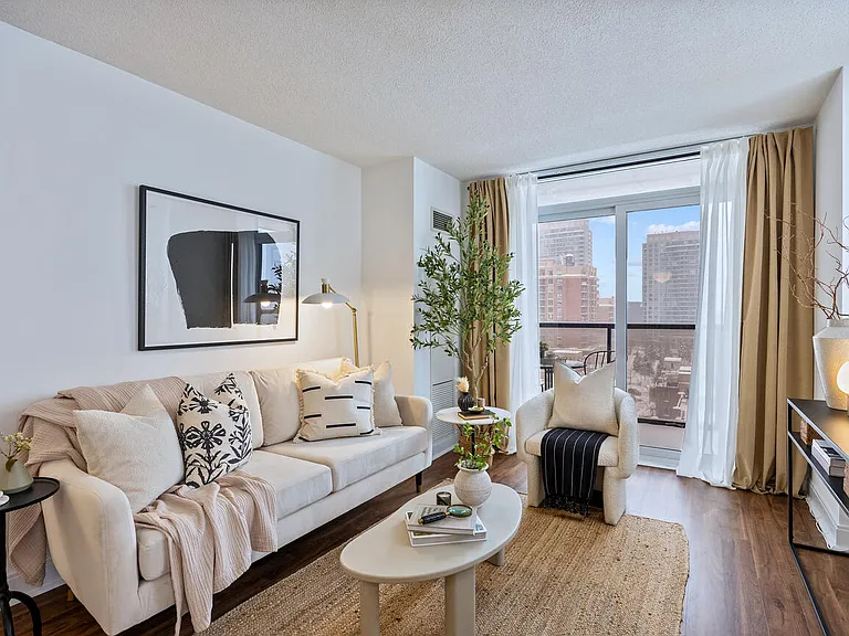 105 Harrison Garden Blvd — Photo 31