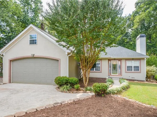 6620 Gi Gi Dr, Flowery Branch, GA 30542