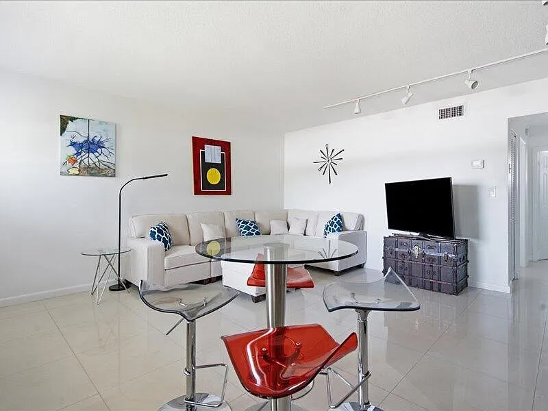 1 bed, 1.0 bath, 590 sqft, $2,500 — Photo 1