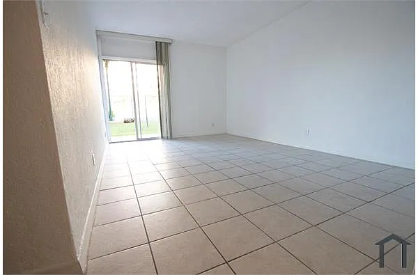 Building Photo - 801 NW 47th Ave #103