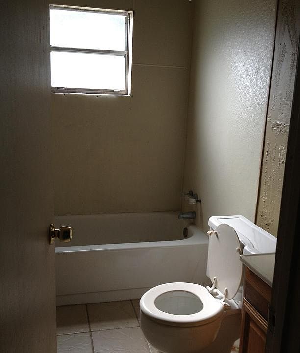 1st image of 904 S Bay Ave