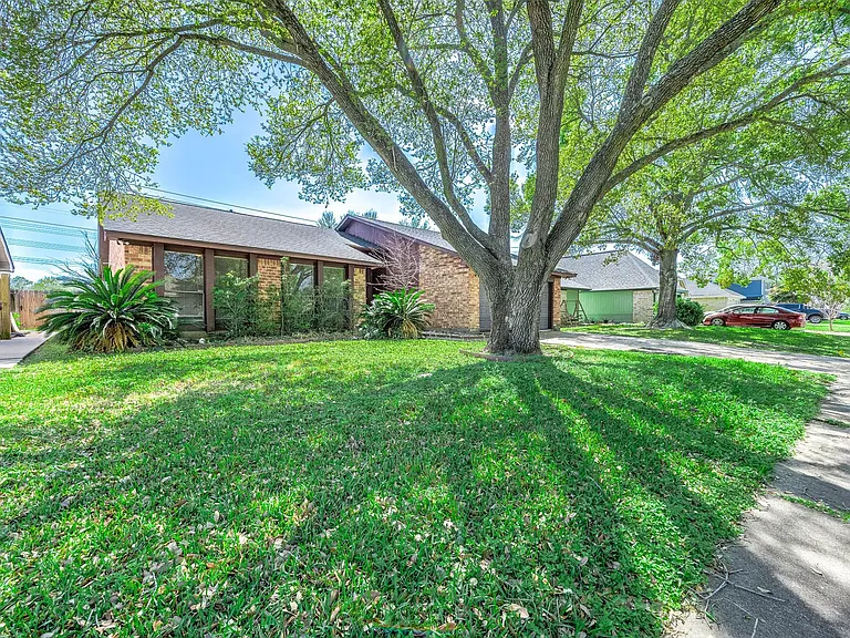 14315 Swanfield Dr — Photo 2
