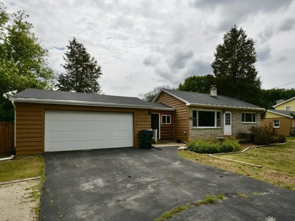 11401 West Layton AVENUE, Greenfield, WI 53228