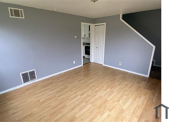 3rd image of 33521 Berville Ct