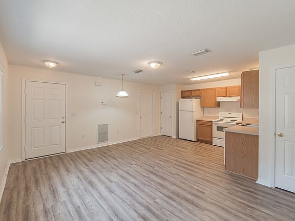 4th image of 502 Paulling Dr #1