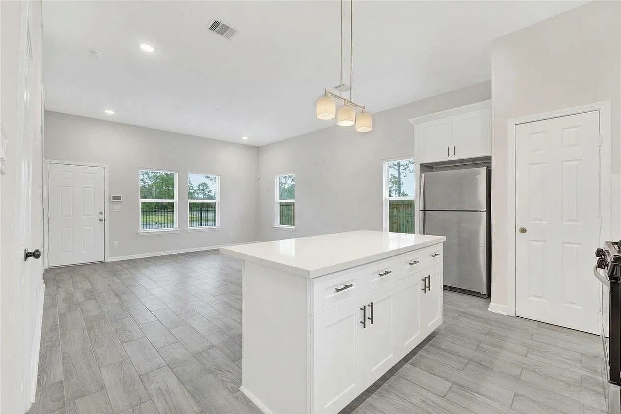 3 bed, 2.5 bath, 1627 sqft, $1,999 — Photo 3