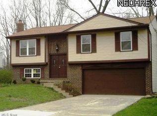 140 Emerson Dr, Berea, OH 44017