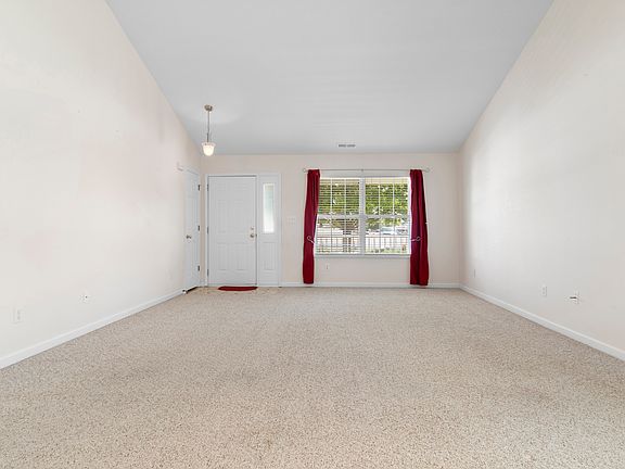 5th image of 201 N Blue Ribbon Ct