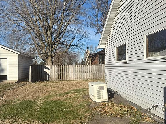 5th image of 202 W Gibson St