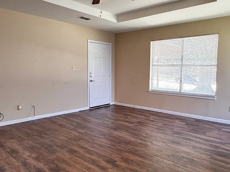 2527 Westminster Dr — Photo 5