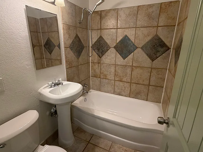 18 E Ridgecrest Dr #A — Photo 9